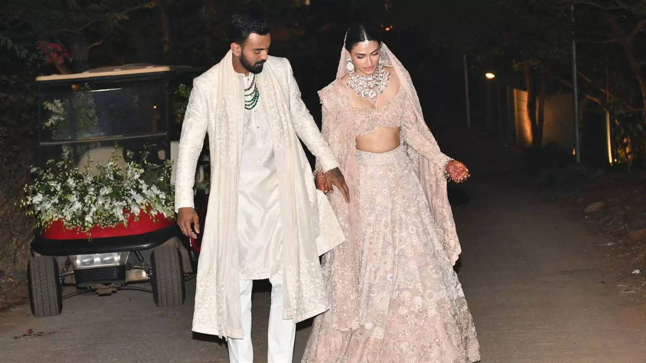For Her Wedding After Party With KL Rahul, Athiya Shetty Danced The Night  Away In A Chic Ivory Chikankari Pantsuit With Pearls And Sequins