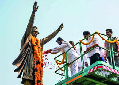 On Balasaheb's birthday, battle for legacy plays out in Mumbai | India ...