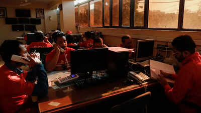 A day after nationwide breakdown, govt source says power networks fully restored across Pakistan