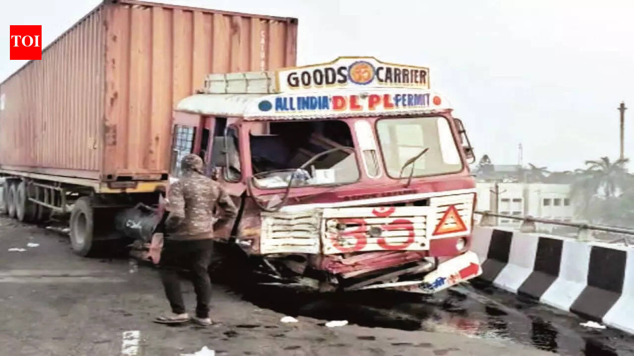 Four die as car crashes into truck in Gujarat | Surat News - The Times ...