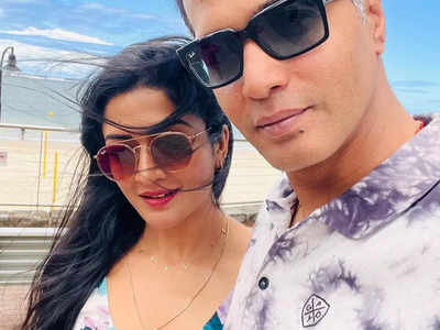 Vimala Raman hints about her relationship with a popular Tamil actor; Shares a picture