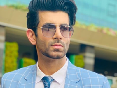 Namik Paul looks dashing in these outfits