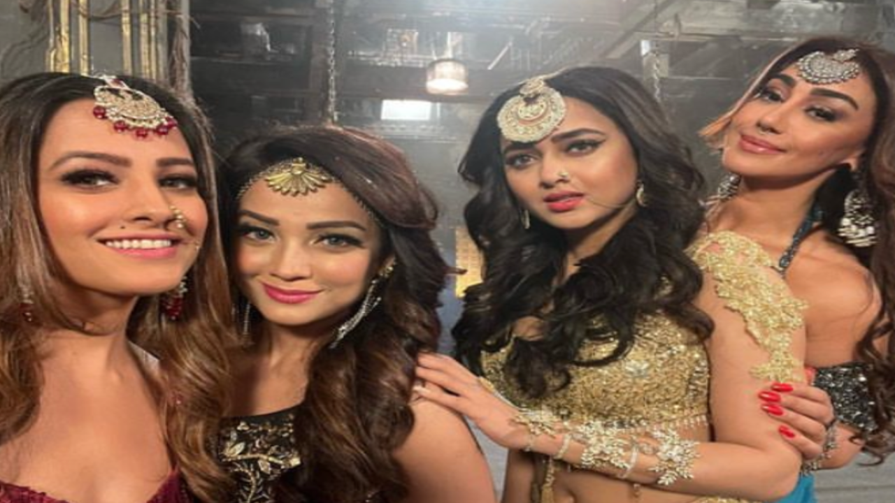 Naagin actresses Tejasswi Prakash, Adaa Khan, Anita Hassanandani and Mahek  Chahal reunite; see pics - Times of India