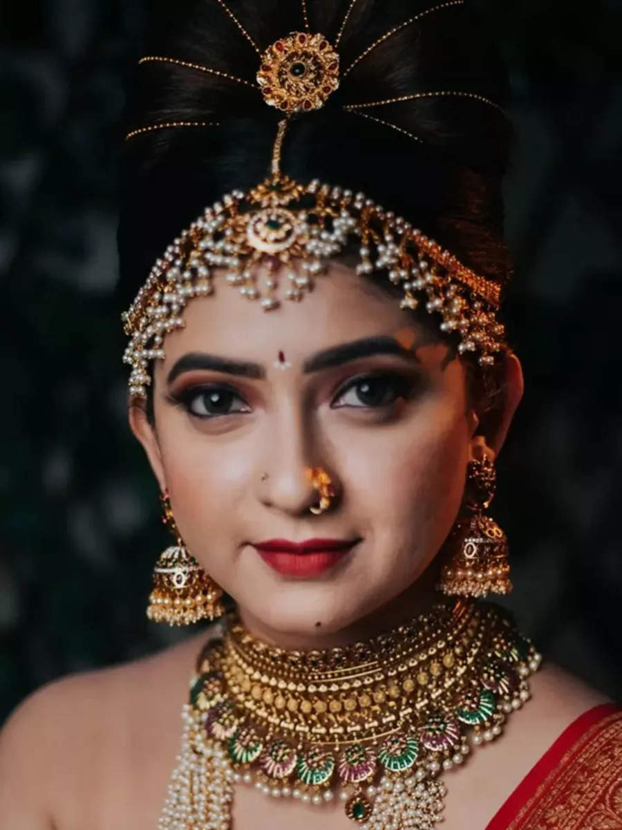 Pallavi Gowda recreates Trisha's iconic look from Ponniyin Selvan ...