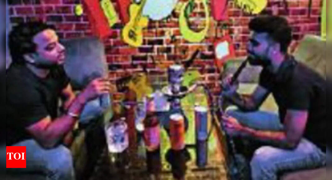 Calcutta HC junks Kolkata hookah bar ban, says 'trade not illegal