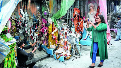Instagram handles to YouTube channels: Kumartuli artisans in Kolkata take tech path