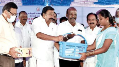 Ministers issue loan waiver certificates in Salem