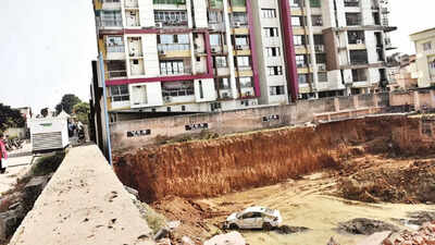 Residents in Ranchi’s Morhabadi live in open after building develops cracks, road caves in