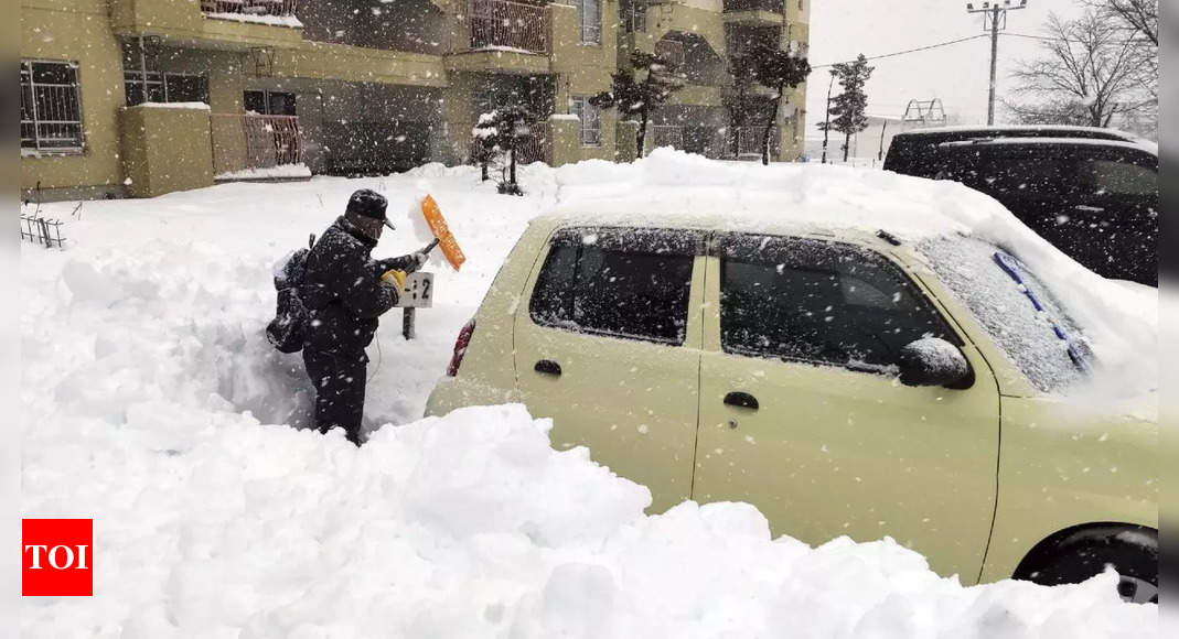 Voitures bloquées, vols annulés alors que d’épaisses couvertures de neige recouvrent le Japon