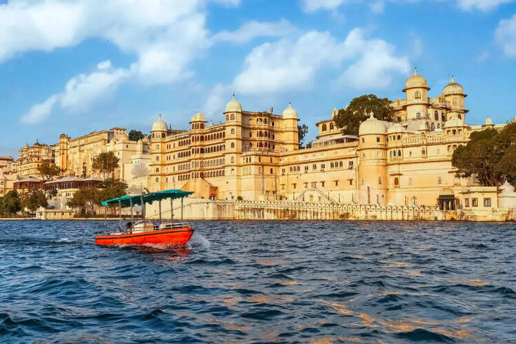 Just another day at Udaipur's Lake Pichola