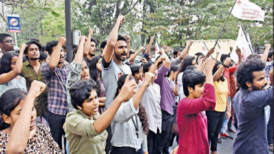 Thiruvananthapuram: Students protest against water crisis   Thiruvananthapuram: Students protest against water crisis