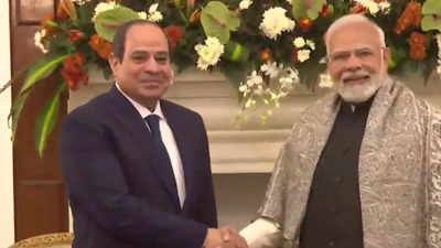 Egyptian President Abdel Fattah el-Sissi honors Indian Prime