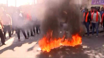 Row over Shah Rukh Khan-Deepika Padukone starrer 'Pathaan' refuses to die down, VHP supporters burn movie's posters in Bengaluru