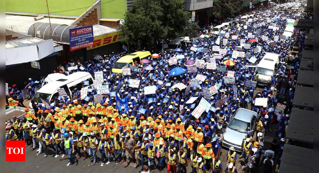 Hundreds protest South Africa energy crisis – Times of India