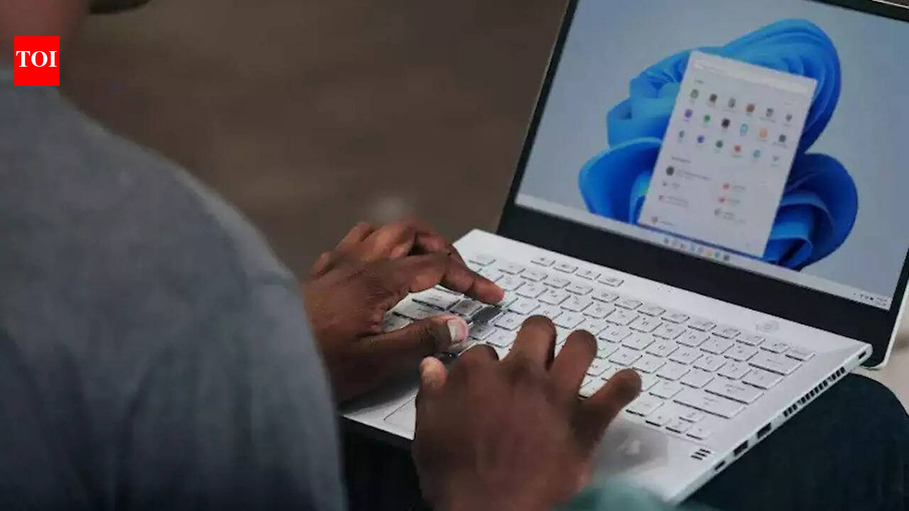Microsoft now officially testing Notepad with tabs feature for Windows 11