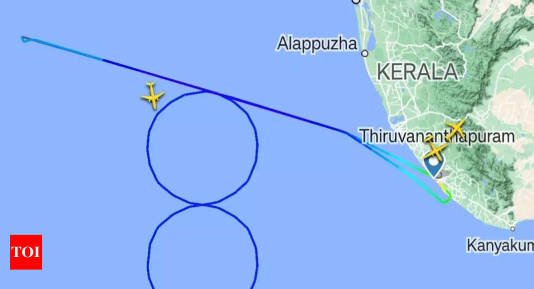 Vistara UK 08 flight draws number 8 over the Arabian Sea - Times of India