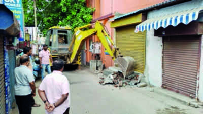 Corpn removes encroachments at Gandhipuram
