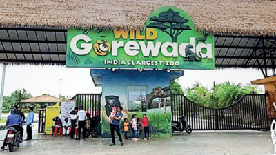 Zoo consultant Bernard Harrison visits Gorewada to review African Safari plan in Maharashtra