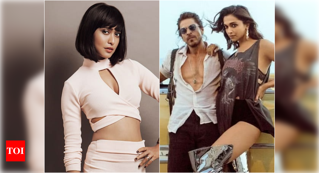 Pathaan: Shah Rukh Khan’s Fan co-star Sayani Gupta calls SRK the ‘sexiest beast’, Deepika Padukone a ‘sizzling sax ball’ | Hindi Movie News
