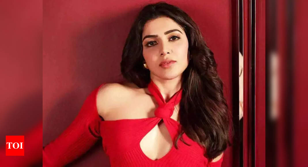 Samantha Ruth Prabhu inspires fans by performing rigorous pull-ups in the gym; shares new information about  her autoimmune diet – Times of India