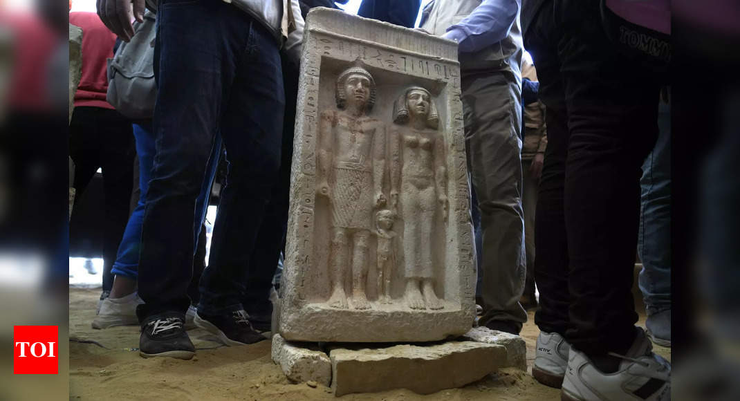 Egypt unveils tombs and sarcophagus in new excavation – Times of India
