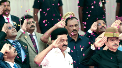 Kolam: Governor R N Ravi unfurls tricolour; Republic Day parade ...