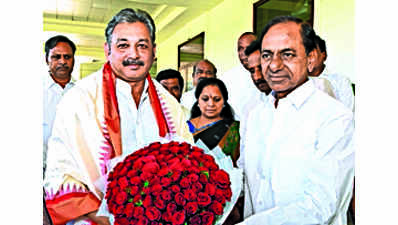Chhatrapati Shivaji descendant Sambhaji Raje meets CM KCR