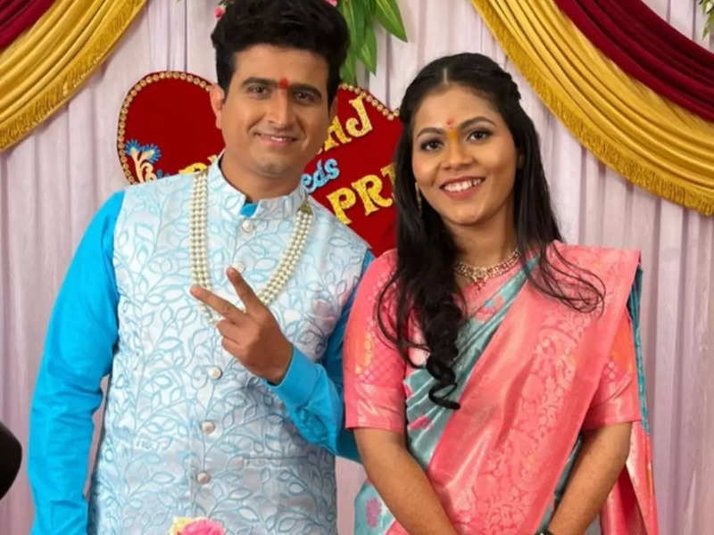 Mann Udu Udu Jhala actor Ruturaj Phadke gets engaged to beau Priti Risbood; here's a glimpse of their engagement