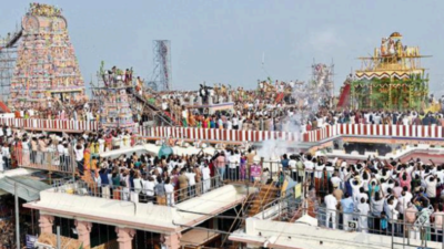 Kumbabishekam enthralls thousands at Palani temple