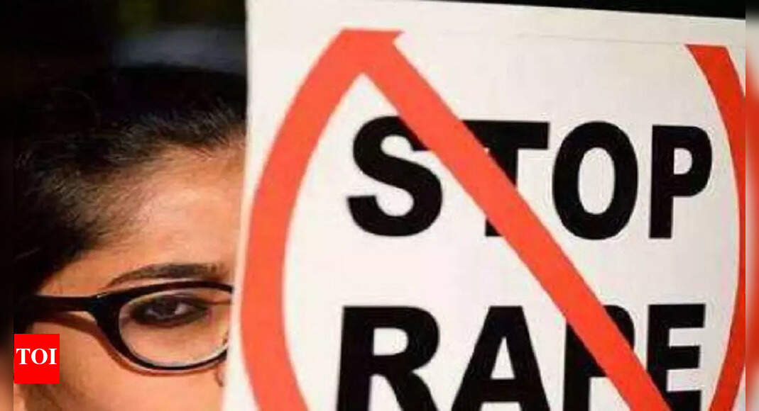 ठाणे में पुलिस बनकर दो लोगों ने किशोरी से किया दुष्कर्म  ठाणे समाचार – टाइम्स ऑफ इंडिया