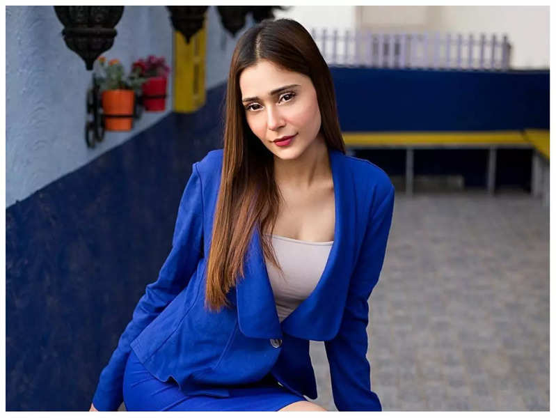 Sara Khan returns to Bollywood after eight years with 1990, a movie on film piracy