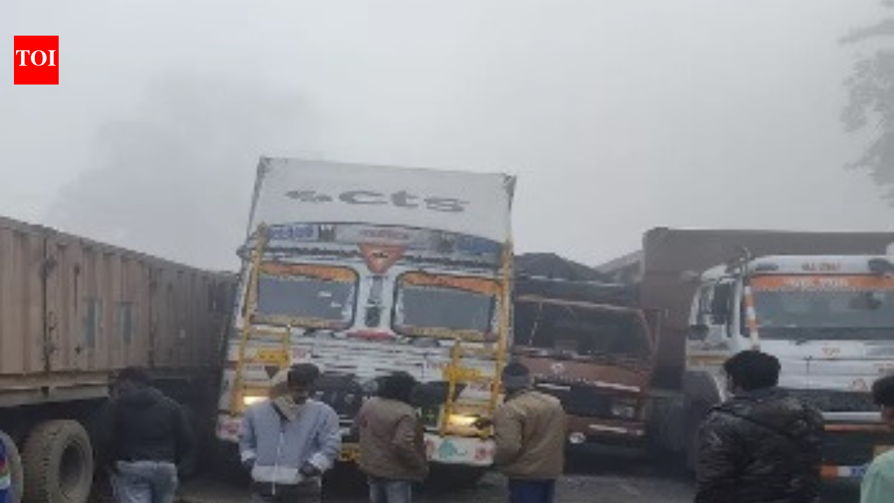 15 injured in pile-up of vehicles on Lucknow-Kanpur highway in Unnao ...