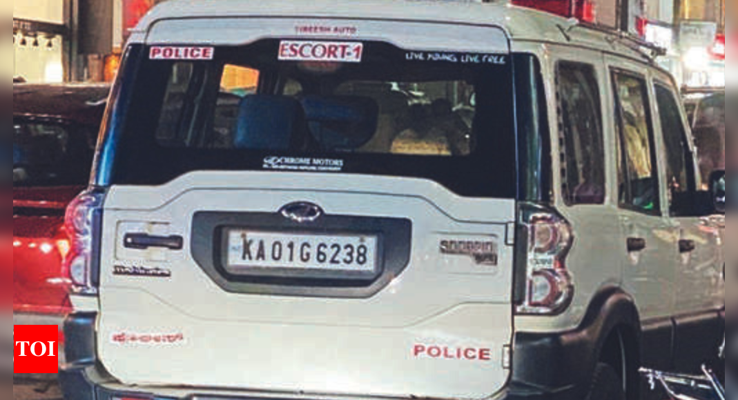 मैसूरु में पुलिस जीप द्वारा खुली पार्किंग के बारे में नेटिज़ेंस ट्वीट |  मैसूर समाचार – टाइम्स ऑफ इंडिया