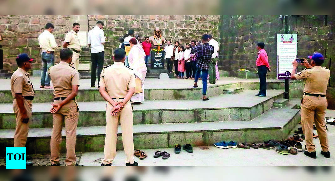 Kolhapur Kolhapur Cops Prevent Public Screening Of Bbc Documentary