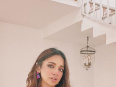 Ved actress Jiya Shankar’s glam looks