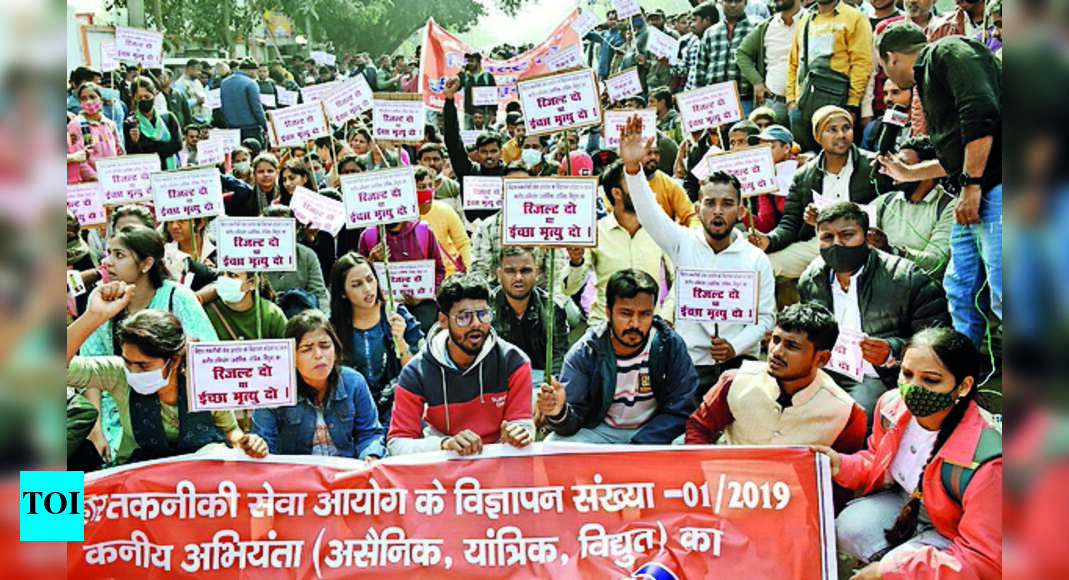 Cops Cane Job Seekers In Patna Patna News Times of India