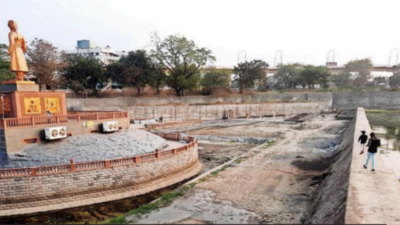Nagpur Municipal Corporation begins to strengthen Ambazari lake overflow system, embankment