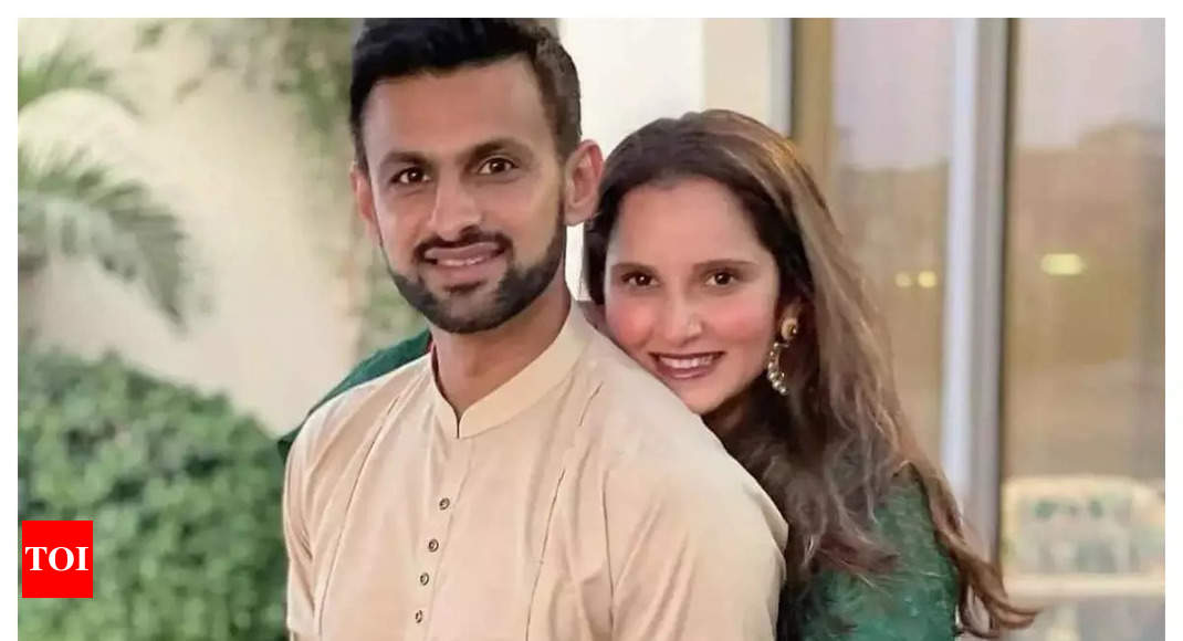 Amid divorce rumours, Sania Mirza warmly hugs husband Shoaib Malik at her surprise retirement party – Times of India