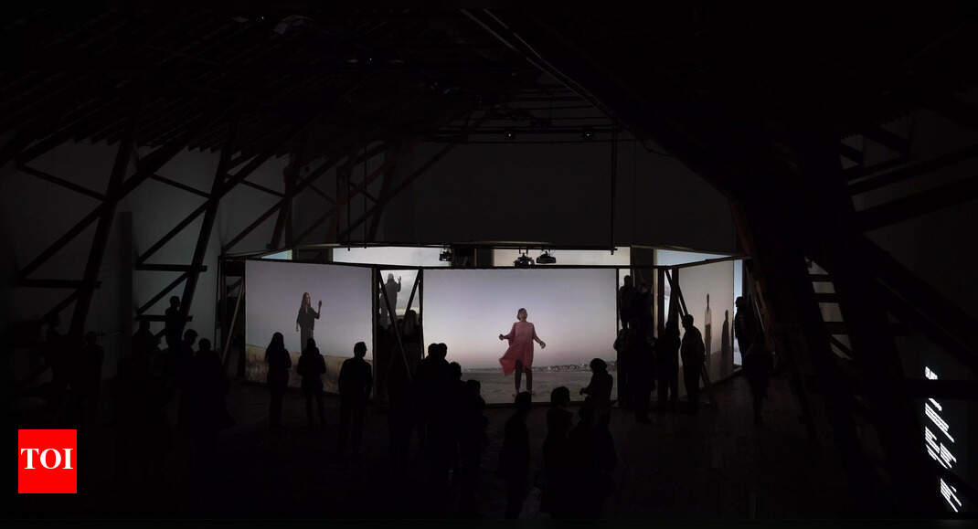 This performative installation combines movement, video, music and more ...