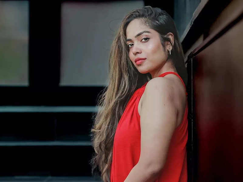 Bigg Boss Malayalam fame Nimisha on not revealing beau's face online; says,  'I want to respect his privacy' - Times of India