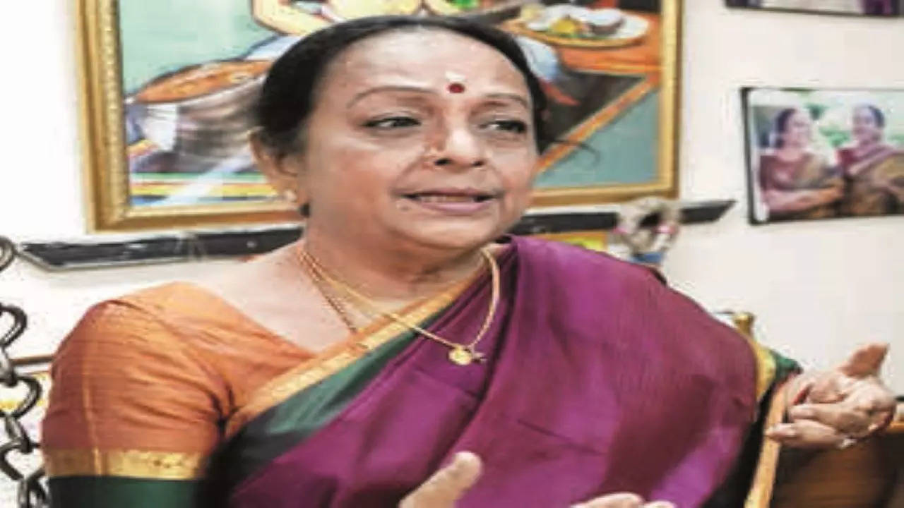 Lalitha: C Lalitha, younger of noted Carnatic duo Bombay Sisters, dies at  84 in Chennai | Chennai News - Times of India