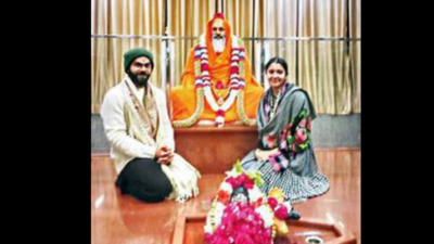 Virat Kohli and Anushka Sharma visit, hold 'bhandara' at Rishikesh ashram