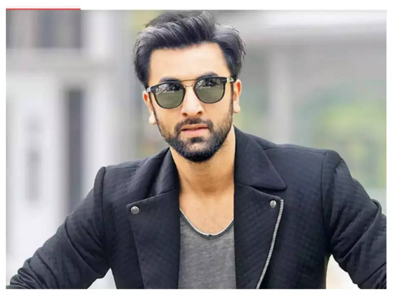 Check out this Ranbir Kapoor airport look that's a guide to