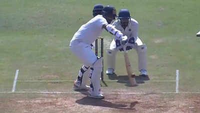WATCH: Hanuma Vihari bats with a broken wrist, plays one-handed shots during Ranji Trophy