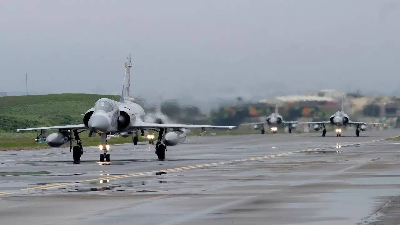 Taiwan on High Alert, Scrambling Jets and Activating Defense Systems in Response to Chinese Military Drills