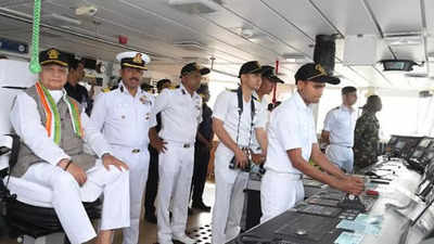 Kerala governor Arif Mohammad Khan takes part in ICG’s ‘Day at Sea’ as part of Raising Day celebrations