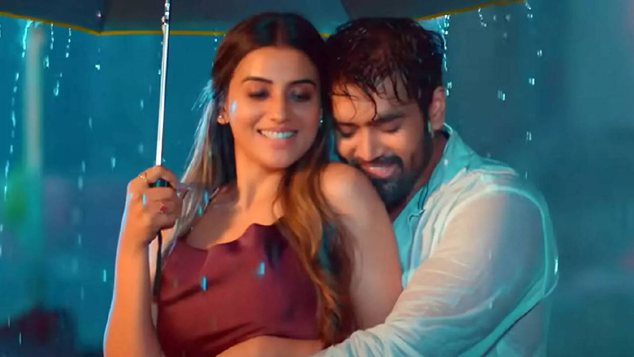 Akshara Singhs clips from her latest song goes viral