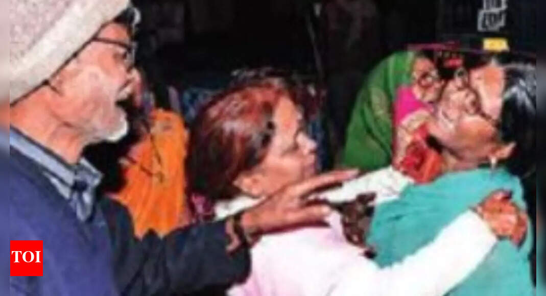 धनबाद अग्निकांड: धनबाद अग्निकांड में मां की मौत से बेखबर महिला ने बांध ली शादी |  रांची समाचार – टाइम्स ऑफ इंडिया