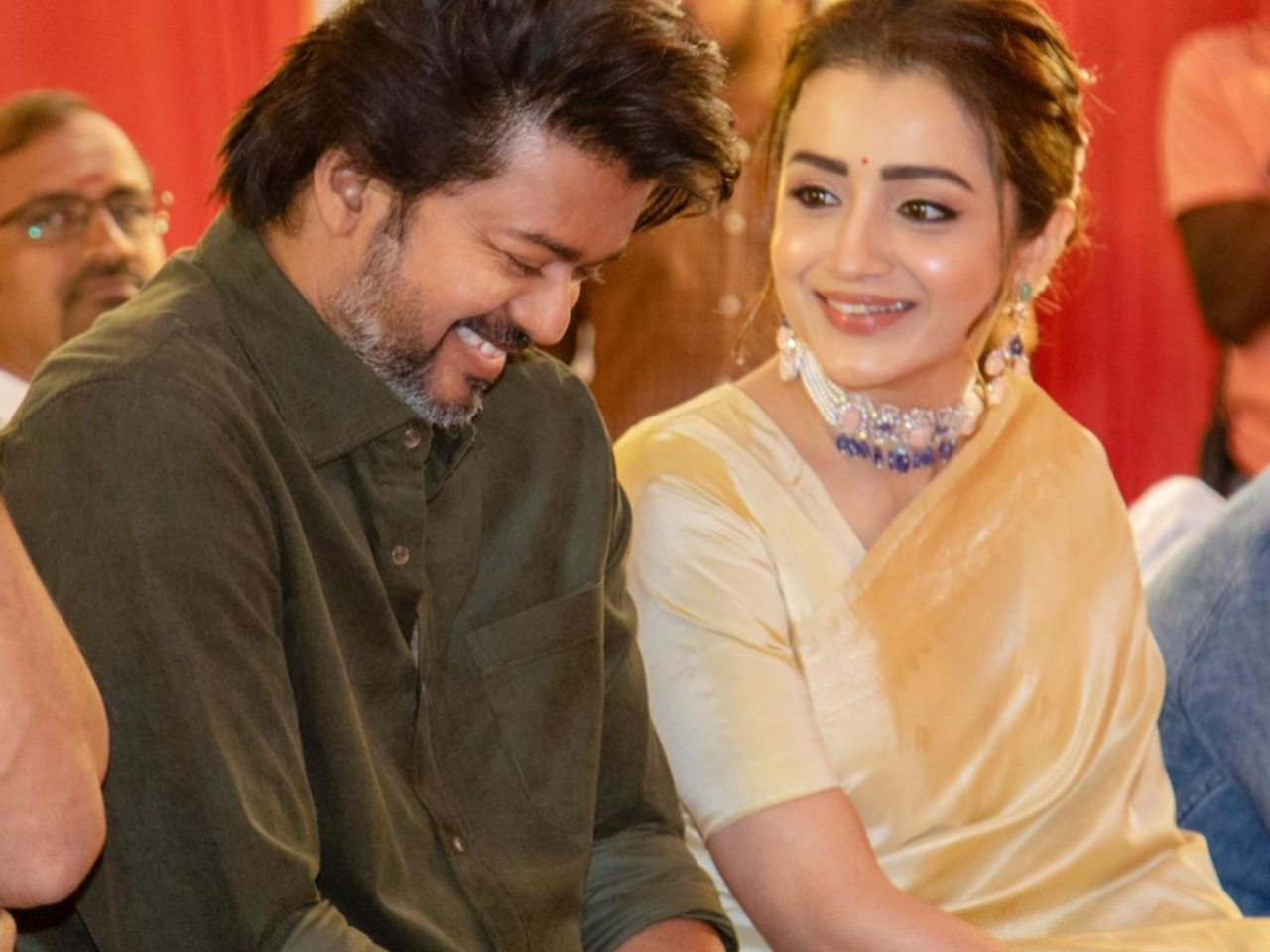 Trisha shares a photo with Vijay; fans rejoice to see the duo back on screen Tamil Movie News picture