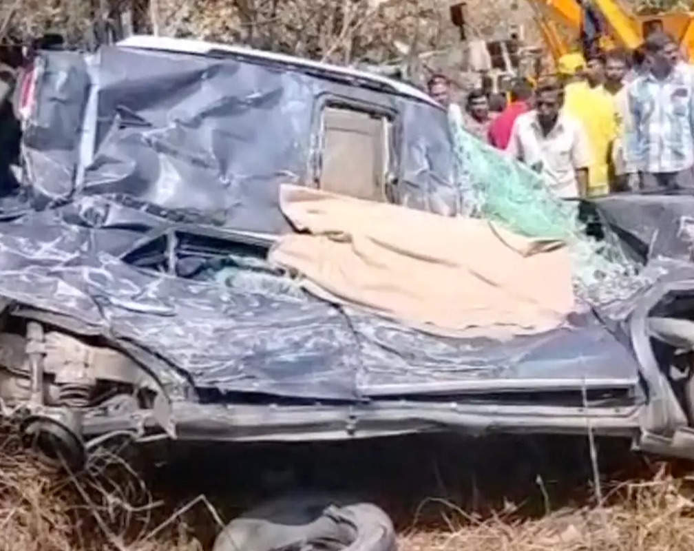 
Karnataka: Mother, daughter die in a road accident in Bengaluru
